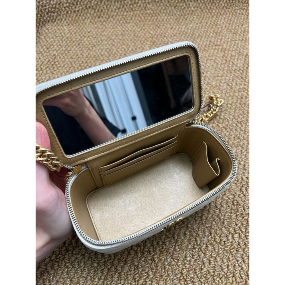 Chanel Women Pre-Loved Bag Very Good Condition - Picture 8 of 8